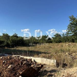 GALOVAC - Građevinsko zemljište 800 m² - Očišćeno - Asfaltiran prilaz!
