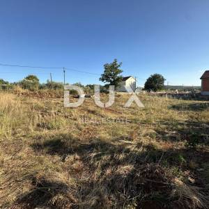 GALOVAC - Građevinsko zemljište 800 m² - Očišćeno - Asfaltiran prilaz!