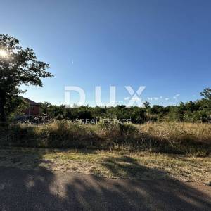 GALOVAC - Građevinsko zemljište 800 m² - Očišćeno - Asfaltiran prilaz!
