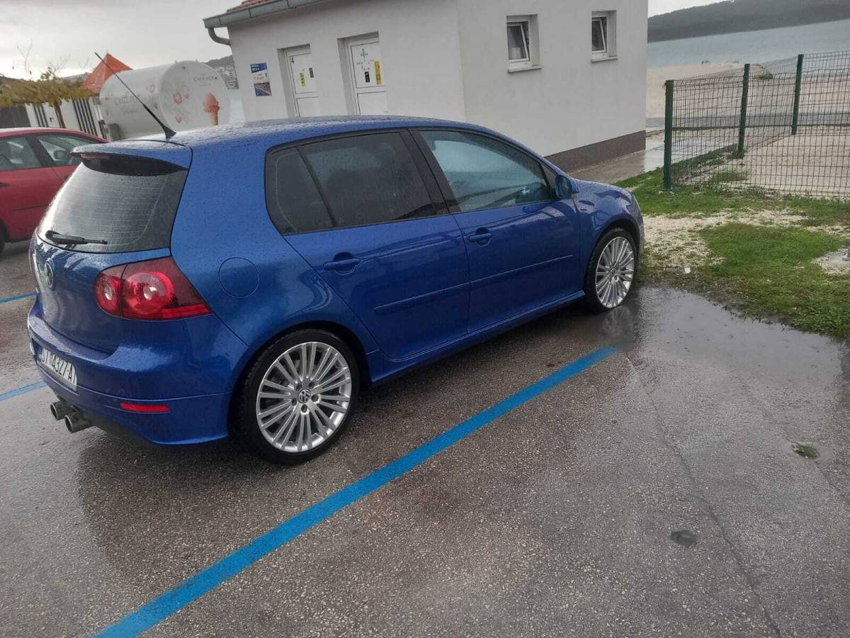 Golf R32
