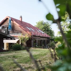 Gorski kotar, Brod Moravice, prostrano imanje - kuća s dva stana