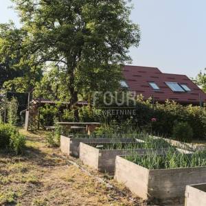Gorski kotar, Brod Moravice, prostrano imanje - kuća s dva stana