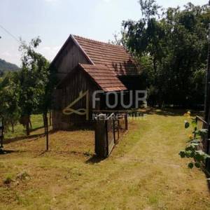 Gorski kotar, Brod Moravice, samostojeća kuća 120m2, okućnica