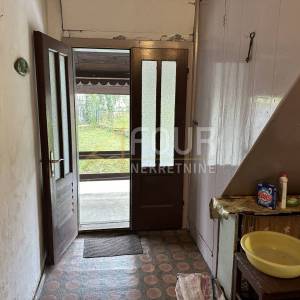 Gorski kotar, Brod Moravice, samostojeća kuća 120m2, okućnica