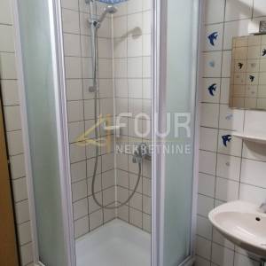 Gorski kotar, Brod na Kupi, kuća 400m2 s velikom okućnicom