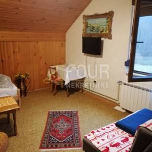 Gorski kotar, Brod na Kupi, kuća 400m2 s velikom okućnicom