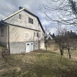 GORSKI KOTAR, ČABAR-Prostrana kuća s zemljištem 7166 m2 s velikim potencijalom za turizam
