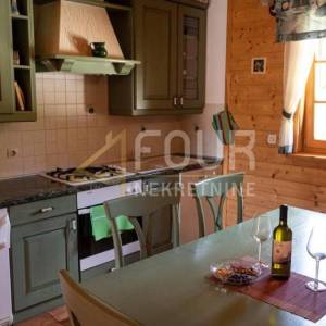 Gorski kotar, Crni Lug, imanje s 4 kuće, bazen, jacuzzi