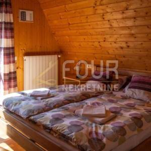 Gorski kotar, Crni Lug, imanje s 4 kuće, bazen, jacuzzi