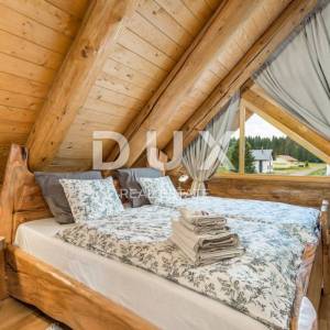 GORSKI KOTAR - Ekskluzivna drvena brvnara + 2 građevinska zemljišta