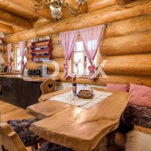 GORSKI KOTAR - Ekskluzivna drvena brvnara + 2 građevinska zemljišta
