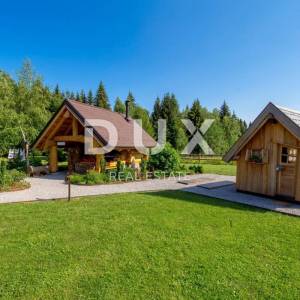 GORSKI KOTAR - Ekskluzivna drvena brvnara + 2 građevinska zemljišta