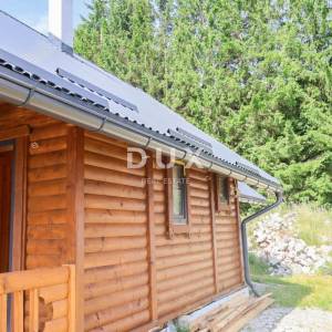 GORSKI KOTAR, LIČ - Samostojeća drvena kuća u završnoj fazi, na osami