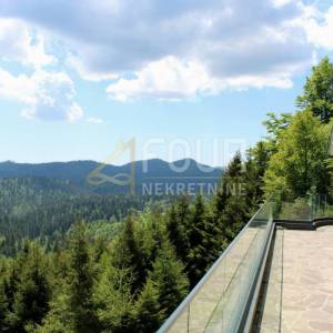 Gorski kotar, Lokve, kuća s bazenom