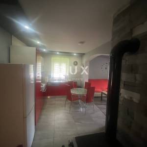 GORSKI KOTAR, MORAVICE - uređena kuća s okućnicom