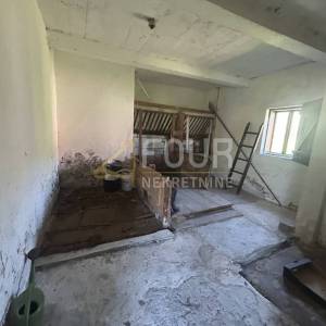 Gorski kotar, Mrkopalj, kuća + 3 gosp. objekta, garaža, velika okućnica