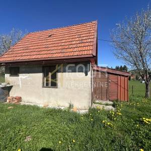 Gorski kotar, Mrkopalj, kuća + 3 gosp. objekta, garaža, velika okućnica