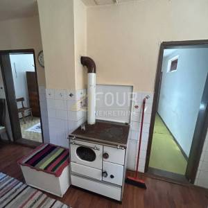 Gorski kotar, Mrkopalj, kuća + 3 gosp. objekta, garaža, velika okućnica