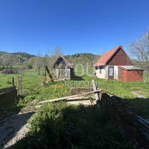 Gorski kotar, Mrkopalj, kuća + 3 gosp. objekta, garaža, velika okućnica