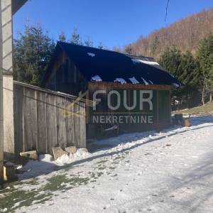 Gorski kotar, Mrkopalj, samostojeća kuća, velika okućnica