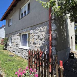 Gorski kotar, Ravna Gora, kuća s 2 stana, gosp. objektom i dvorištem