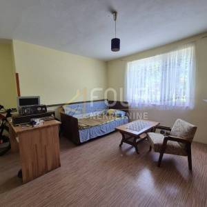 Gorski kotar, Ravna Gora, kuća s 2 stana, gosp. objektom i dvorištem