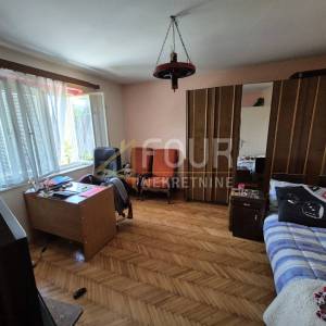 Gorski kotar, Ravna Gora, kuća s 2 stana, gosp. objektom i dvorištem
