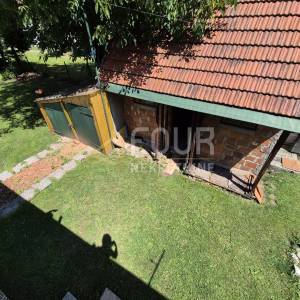 Gorski kotar, Ravna Gora, kuća s 2 stana, gosp. objektom i dvorištem