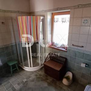 GORSKI KOTAR, STARI LAZ, samostojeća kuća s velikom okućnicom