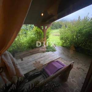 GORSKI KOTAR, STARI LAZ - samostojeća kuća + 2.006 m2 dvorišta! PRILIKA!