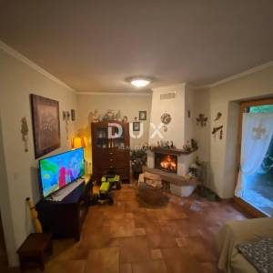 GORSKI KOTAR, STARI LAZ - samostojeća kuća + 2.006 m2 dvorišta! PRILIKA!