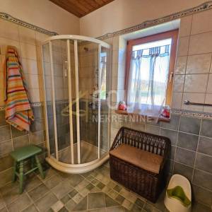 Gorski kotar, Stari Laz, samostojeća kuća 260m2