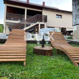GORSKI KOTAR, VRBOVSKO - Adaptirana drvena kuća + 7500 m2 okućnice