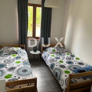 GORSKI KOTAR, VRBOVSKO - Adaptirana drvena kuća + 7500 m2 okućnice