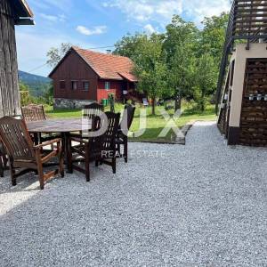 GORSKI KOTAR, VRBOVSKO - Adaptirana drvena kuća + 7500 m2 okućnice