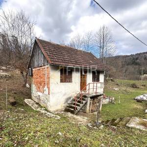 Gorski kotar, Vrbovsko - okolica, mala kuća s prostranom okućnicom