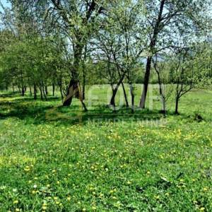 Gospić, samostojeća kuća s vrtom, 210m2
