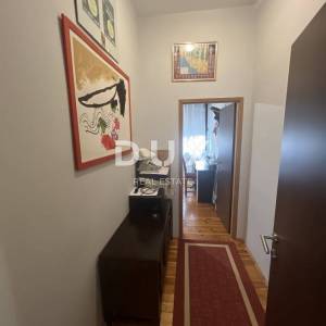 GRAD KASTAV - lijepa etaža zgrade u centru grada Kastva