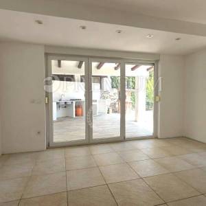 Grad Krk, apartman u prizemlju s tri spavaće sobe! 