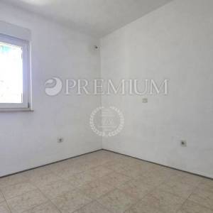 Grad Krk, apartman u prizemlju s tri spavaće sobe! 