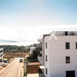 Grad Krk - Dvoetažni luksuzni apartman s krovnom terasom i bazenom