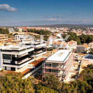 Grad Krk - Dvoetažni luksuzni apartman s krovnom terasom i bazenom