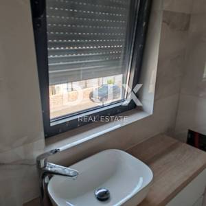 Grad Krk - Dvoetažni luksuzni apartman s krovnom terasom i bazenom