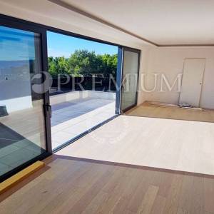 Grad Krk, luksuzni penthouse s panoramskim pogledom na more!
