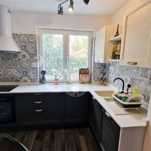 Grad Krk, prodaja apartmana u prizemlju, blizina svih sadržaja!