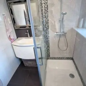 Grad Krk, prodaja apartmana u prizemlju, blizina svih sadržaja!