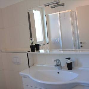 Grad Krk, prodaja apartmana na odličnoj lokaciji sa prekrasnim pogledom na more!