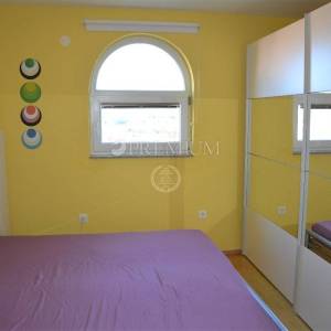 Grad Krk, prodaja apartmana na odličnoj lokaciji sa prekrasnim pogledom na more!