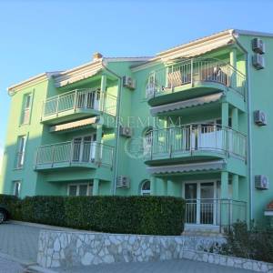 Grad Krk, prodaja apartmana na odličnoj lokaciji sa prekrasnim pogledom na more!