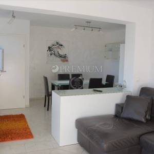 Grad Krk, prodaja apartmana na odličnoj lokaciji sa prekrasnim pogledom na more!
